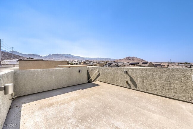 Building Photo - 10783 Searchers Ave