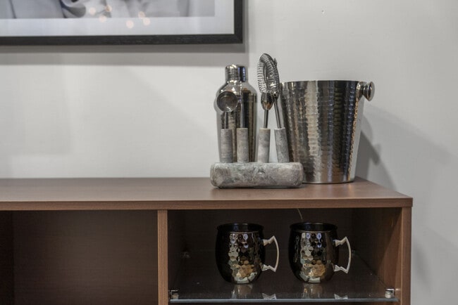 Building Photo - 286 Taylor Ave