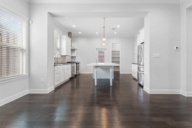 Building Photo - 7705 Shannon Dr