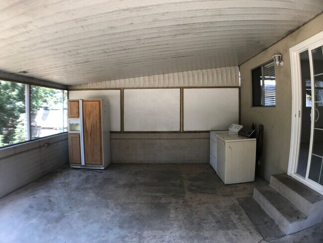 Building Photo - BEAUTIFUL WOOD FLOORS IN THIS 5 BED 2 BATHROOM HOUSE- LARGE DOGS OK
