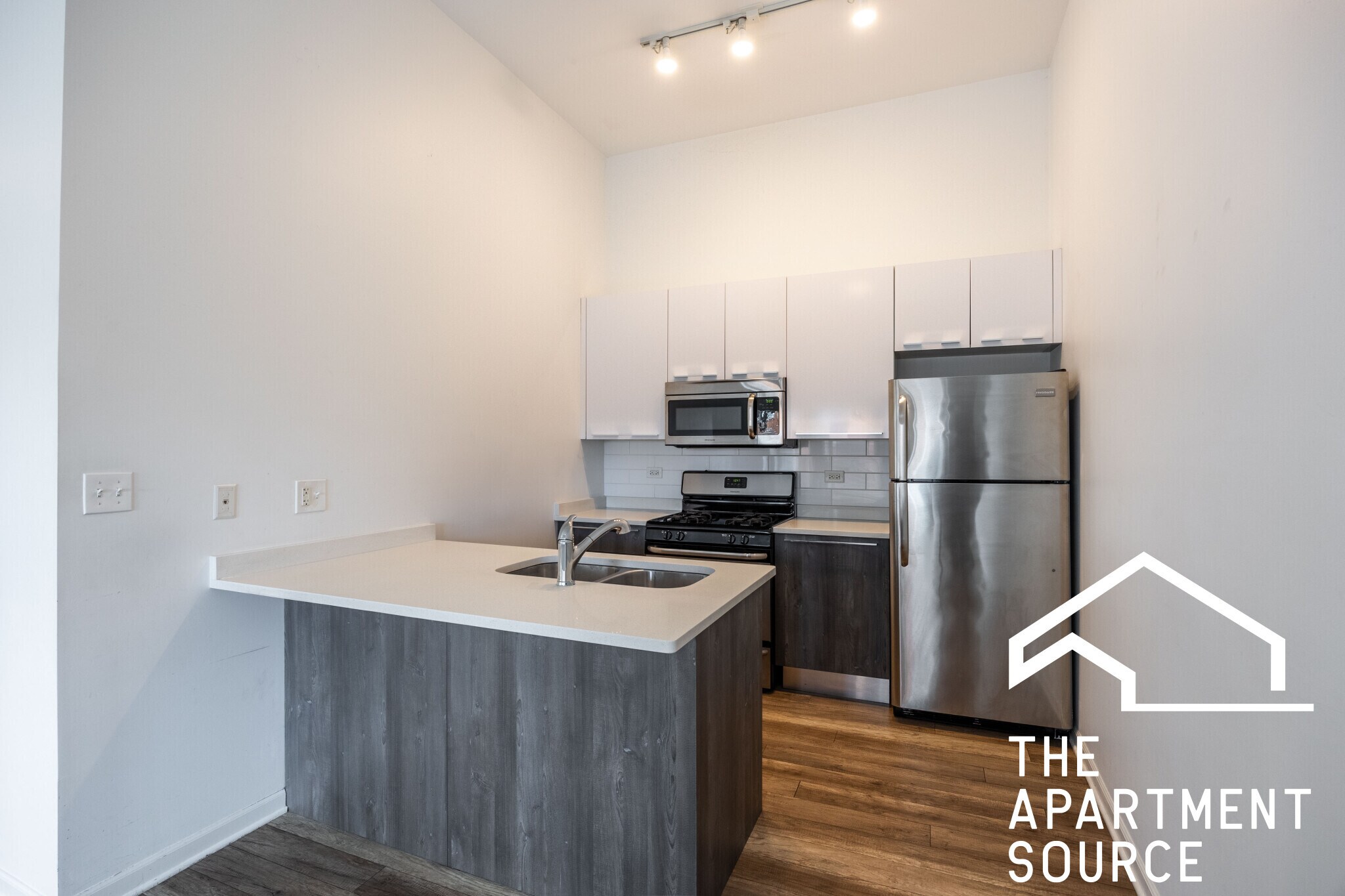 Building Photo - 2700 W North Ave