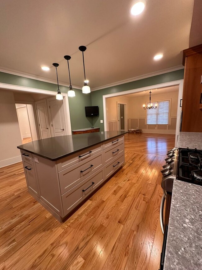 Building Photo - LARGE THREE BEDROOM HOME - AVAILABLE JUNE 1st, 2026