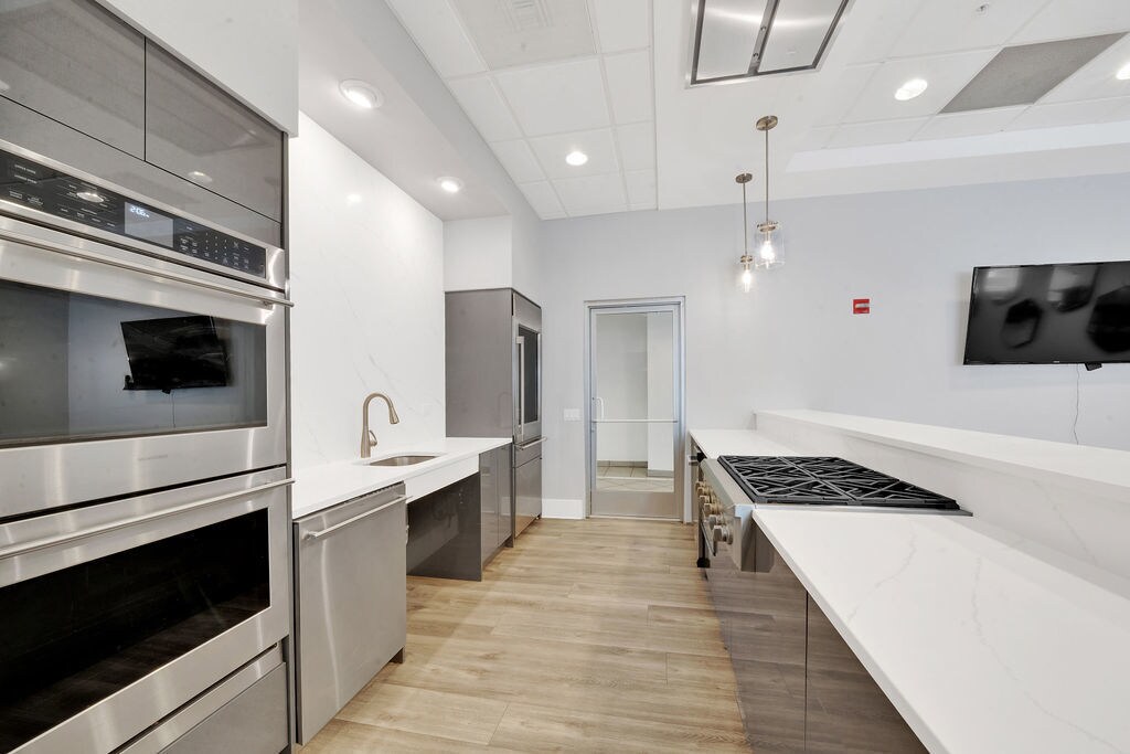 Building Photo - 545 N Dearborn St