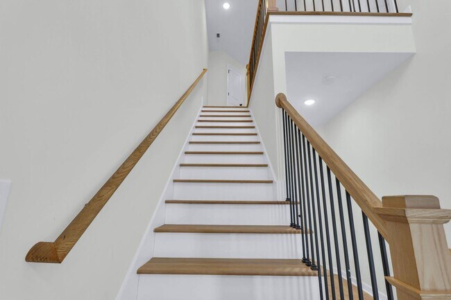 Building Photo - 717 Utley St