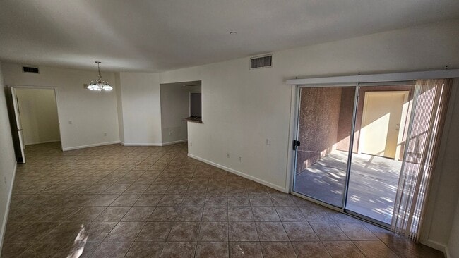 Building Photo - Adorable Single Level Condo  Close to Summerlin!!!