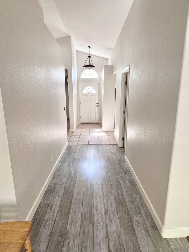 Building Photo - 12168 Waverly Downs Ln