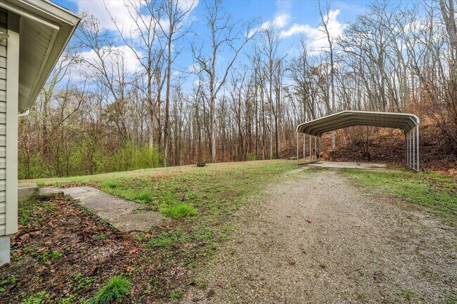 Building Photo - Harriman 37748 - Charming 2-bedroom, 1.5-bathroom Home nestled on 3.8 acres of woods - Contact Ch...