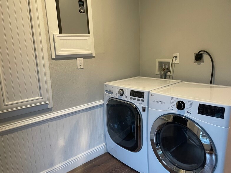 Building Photo - 205 W 26th Ave