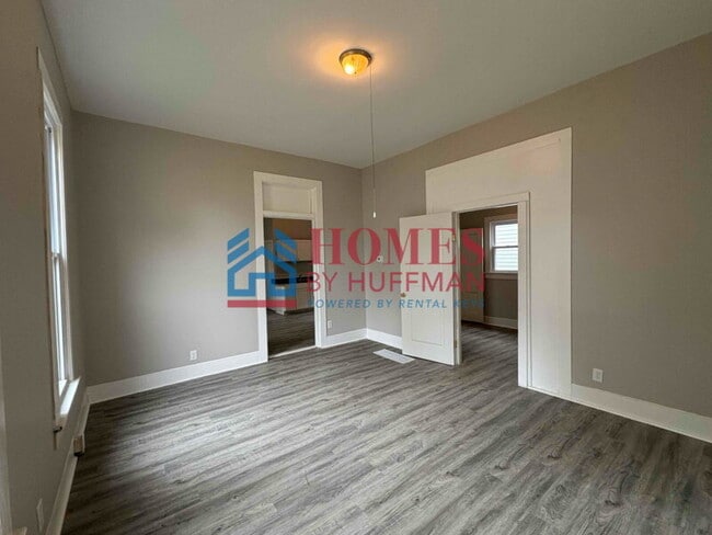 Building Photo - Two Bedroom House | Move in Ready | Move I...