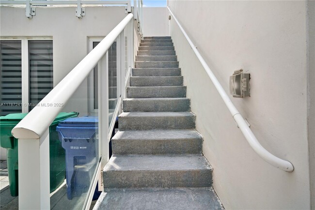 Building Photo - 10400 NW 63rd Terrace