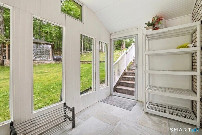 Building Photo - 18 W Haviland Ln