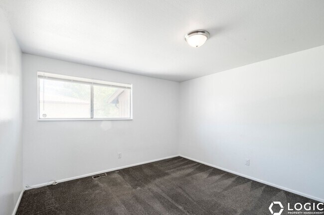 Building Photo - 266 N 300 W