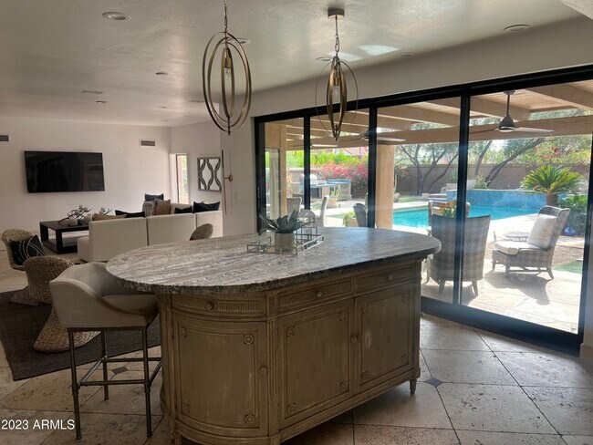 Building Photo - 4450 E Camelback Rd