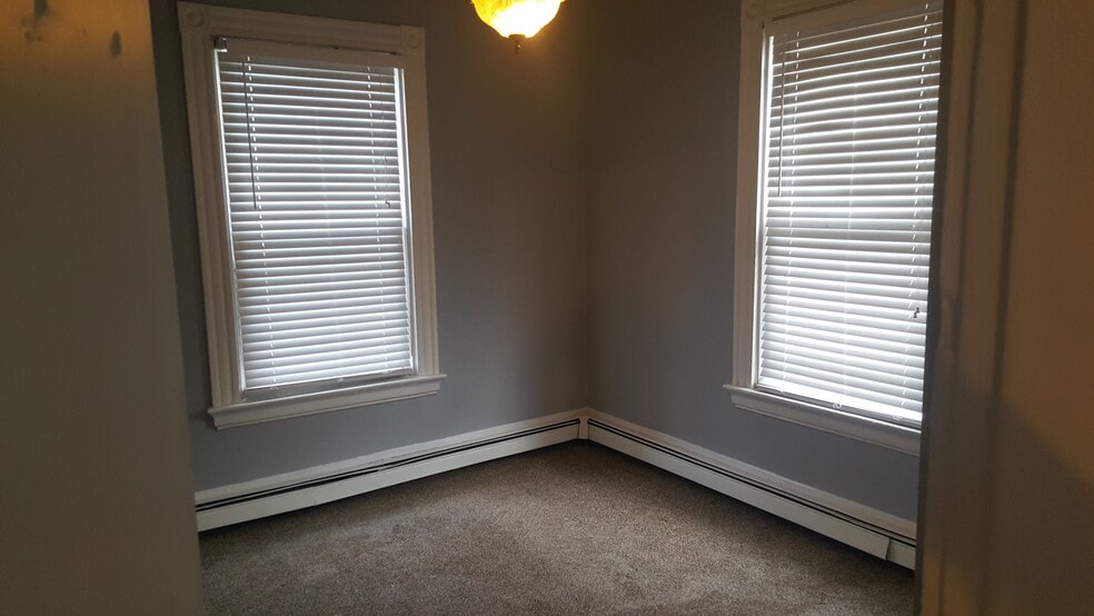 Building Photo - 16 Europe St