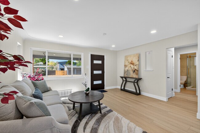 Building Photo - 1856 S Steele St