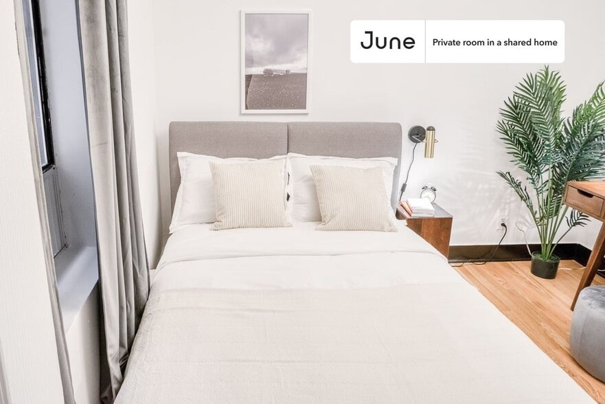 Building Photo - Room in Shared 5 bed/1 bath home