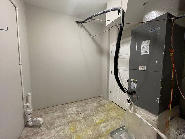 Building Photo - Amazing 5 Bedroom Craftsman-Style Home in Martinez! MOVE IN SPECIAL!