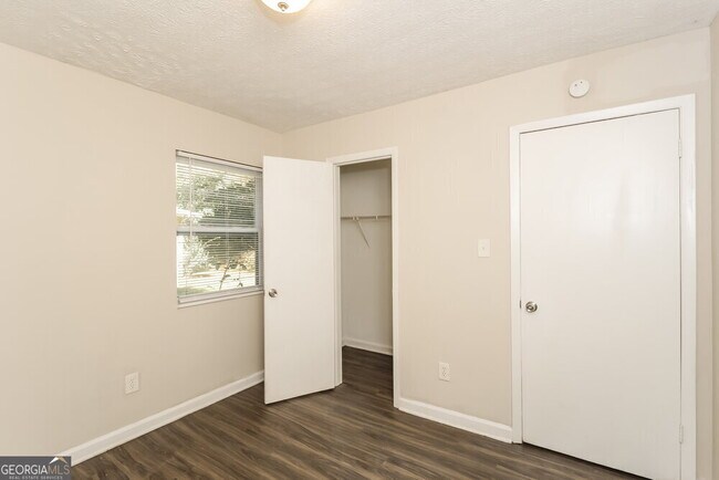 Building Photo - 599 Plainville Dr SW