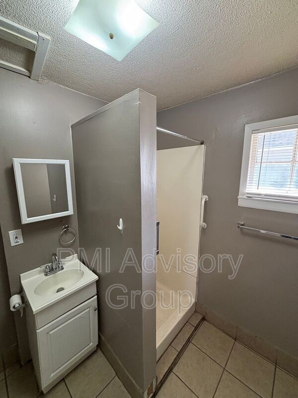 Building Photo - 308 Chestnut St