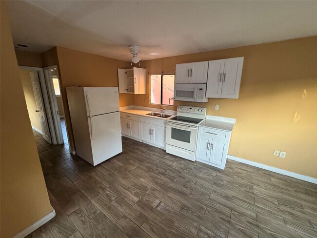 Building Photo - 2131 Lincoln St