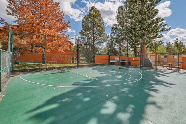 Building Photo - 2650 N Valley View Rd