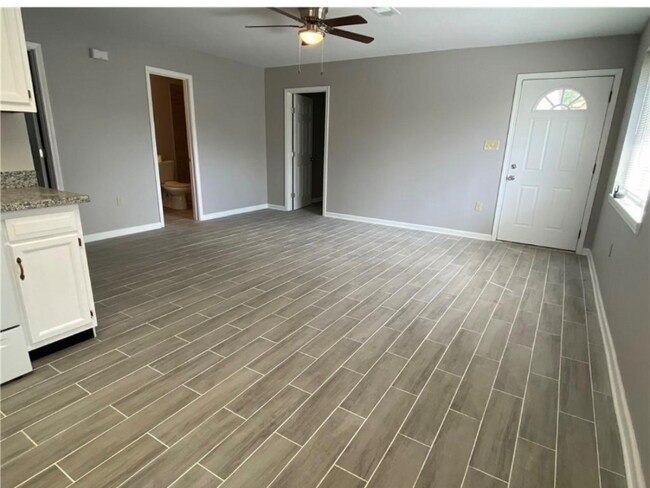 Building Photo - 2814 Pakenham Dr