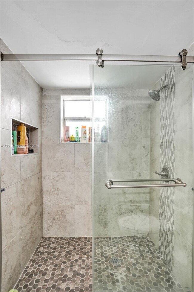 Building Photo - 9451 Live Oak Pl