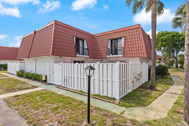 Building Photo - 1423 SW 28th Ave
