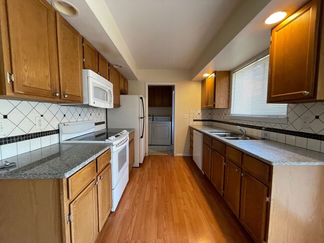 Building Photo - Great Townhome in West Fort Collins