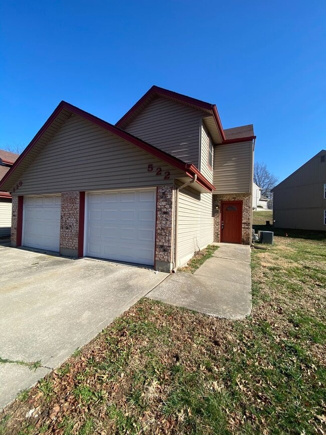 Building Photo - This one will go fast, marvelous 3 bedroom...