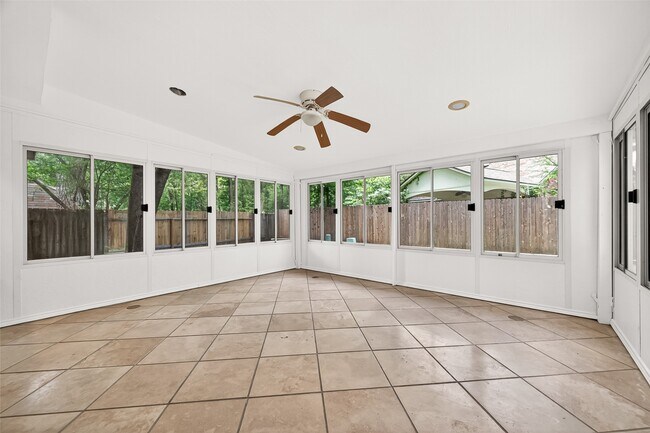 Building Photo - 42 Rockridge Dr