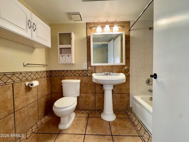 Building Photo - 546 S Allred Dr