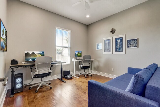 Building Photo - 10613 White Oak Dr