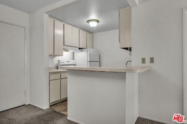 Building Photo - 7777 W 91st St