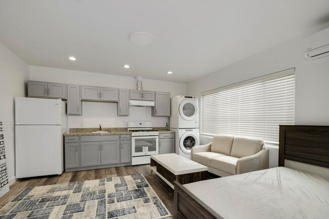 Primary Photo - 550 Hathway Ave