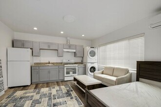 Building Photo - 550 Hathway Ave