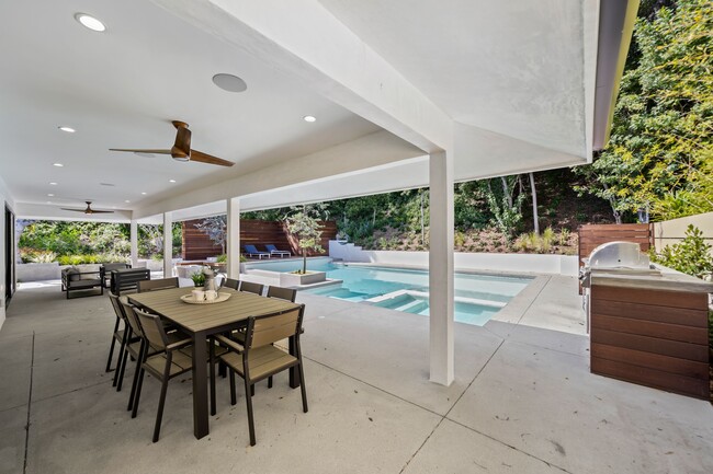 Building Photo - 16105 Clear Oak Dr