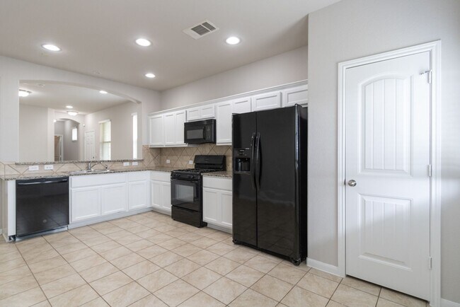 Building Photo - 2880 Donnell Dr