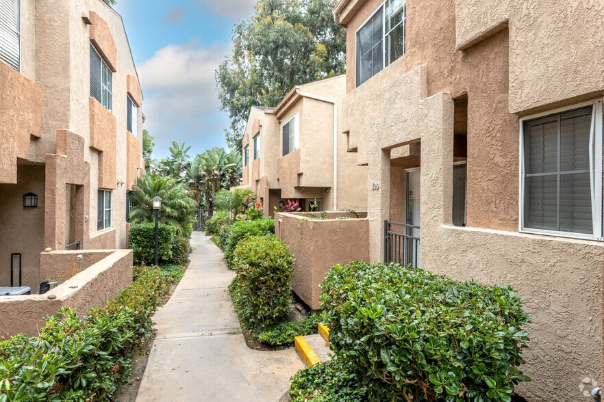 Building Photo - Elan Playa Mar Apartment Homes