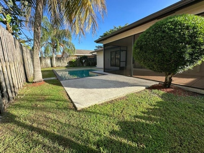 Building Photo - 3291 SW 4th St