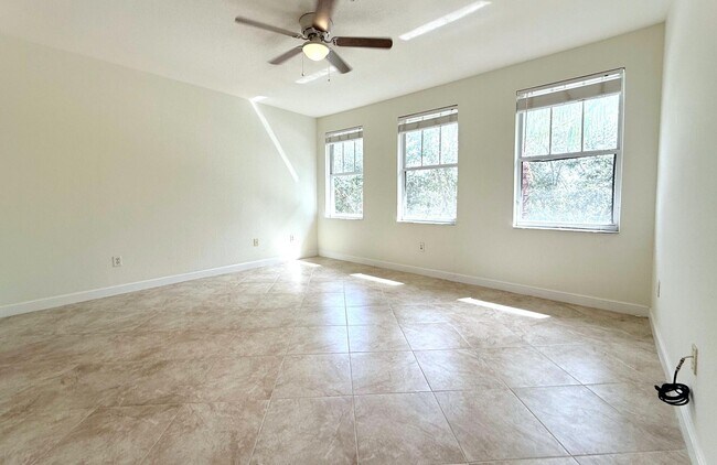 Building Photo - 960 Millbrae Ct