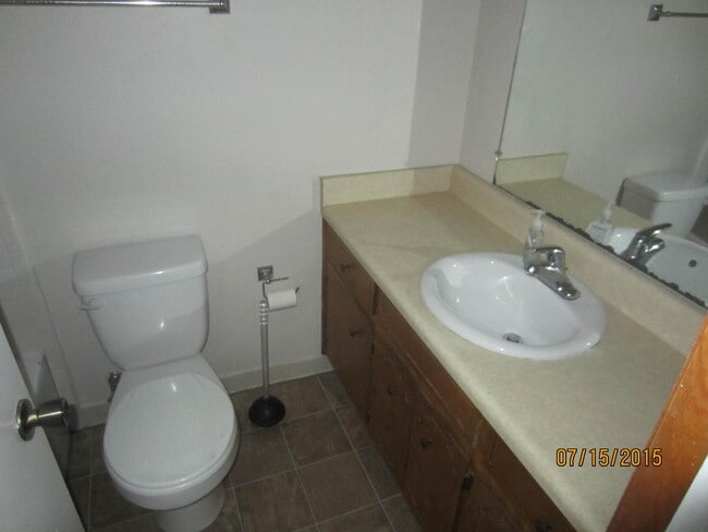 Building Photo - Columbia County charmer!
