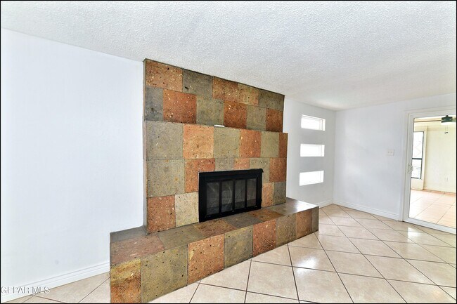 Building Photo - 10565 Murphy St