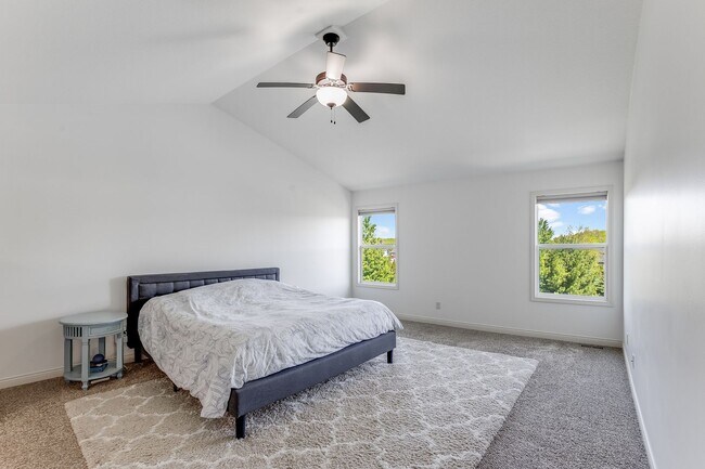 Building Photo - LUXURY 5 BEDROOM HOME AVAILABLE IN MAHOMET