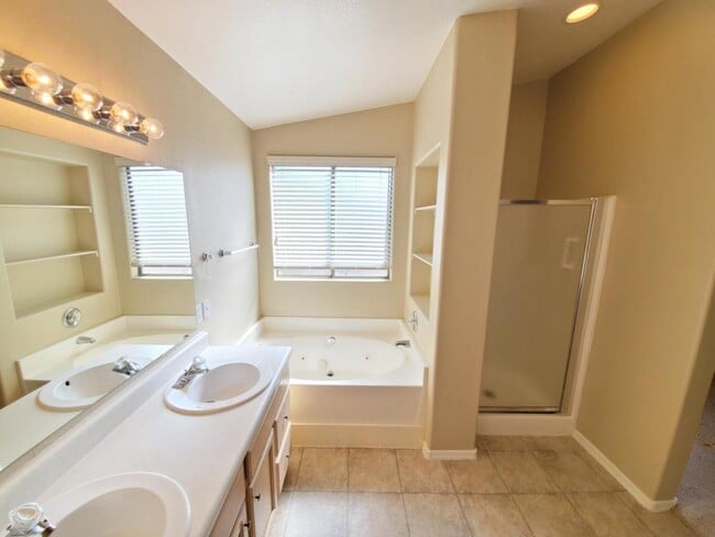 Building Photo - 6591 W Blythe Pl