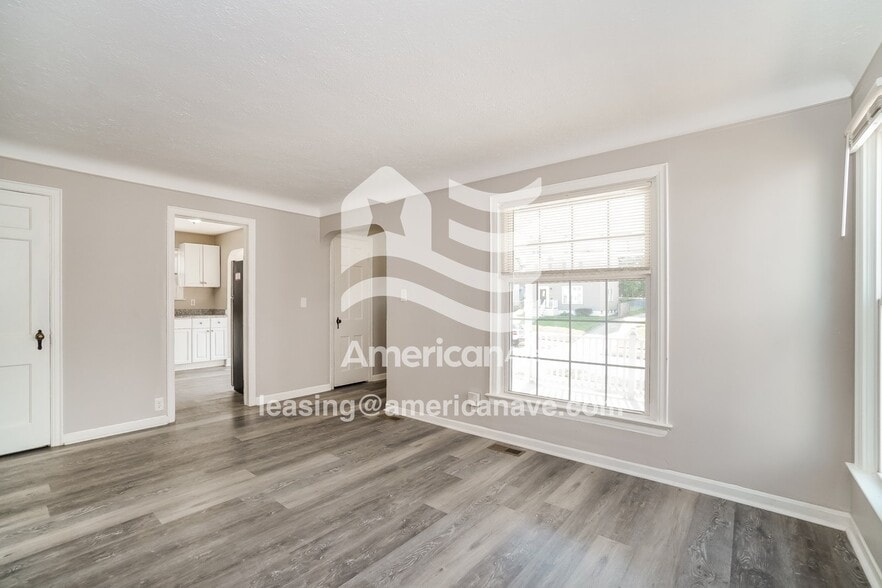 Building Photo - 9505 S Highland Ave