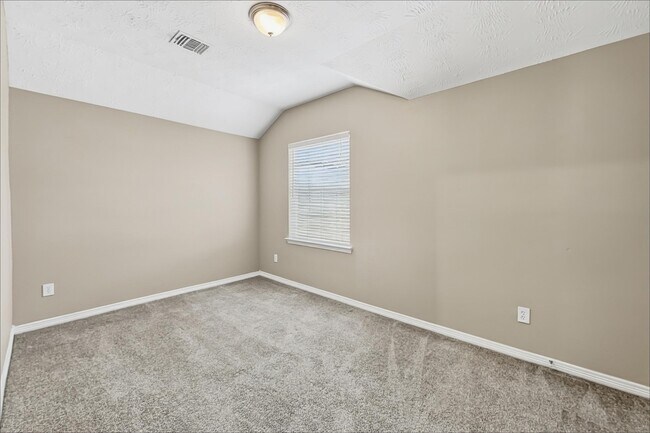 Building Photo - 5010 Deer Path Dr
