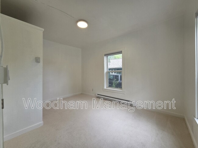 Building Photo - 521 N Rouse Ave