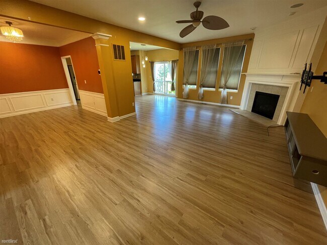 Building Photo - 4 br, 2.5 bath House - 45101 Bartlett Dr