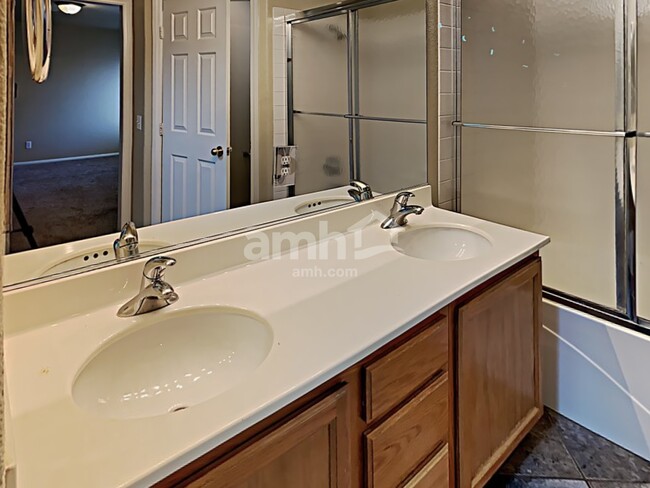 Building Photo - 1335 Milldale Ct